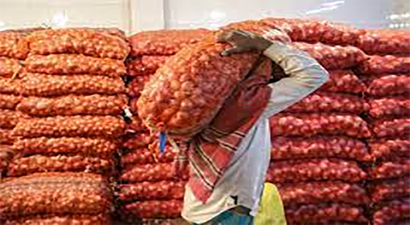 மாத்தளையில் பதுக்கி வைக்கப்பட்டிருந்த பெரிய வெங்காயத் தொகுதி கண்டுபிடிக்கப்பட்டது