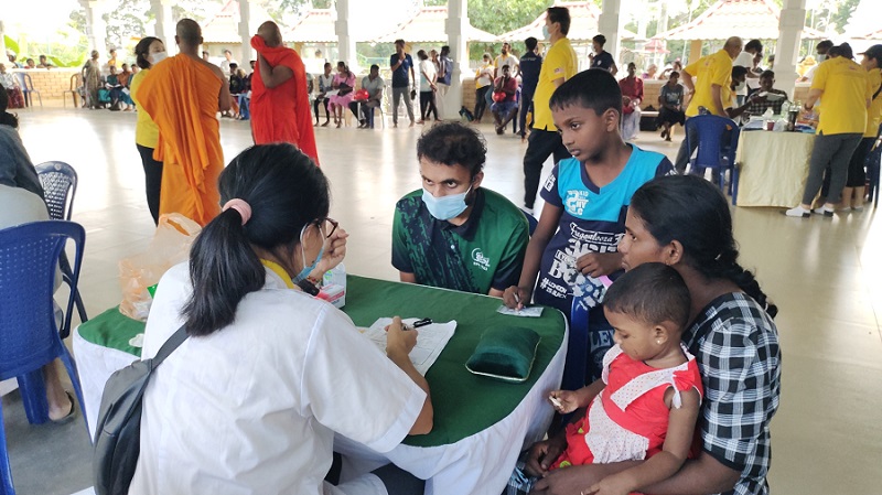 மலேசிய வைத்தியர்களின் ஆலோசனையில் யாழ் பல்கலைக்கழக விகாரையில் மருத்துவ முகாம்!