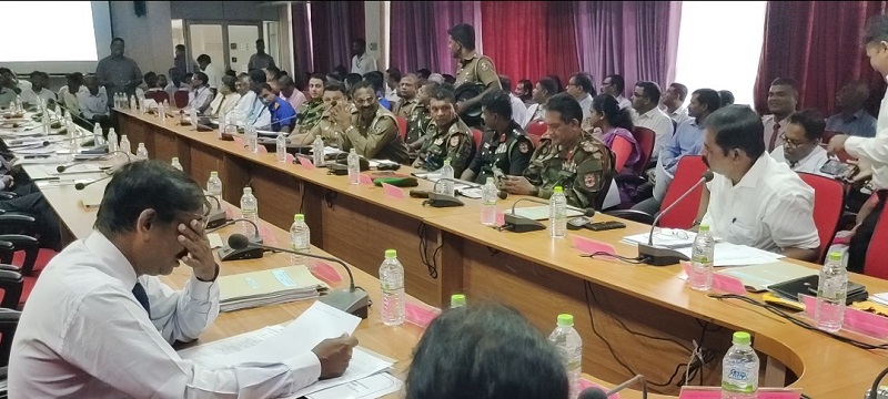 வெடிபொருள் மீட்பு சம்பவத்தால் சுவாரஷ்யமான கிளிநொச்சி அபிவிருத்தி குழு கூட்டம்!