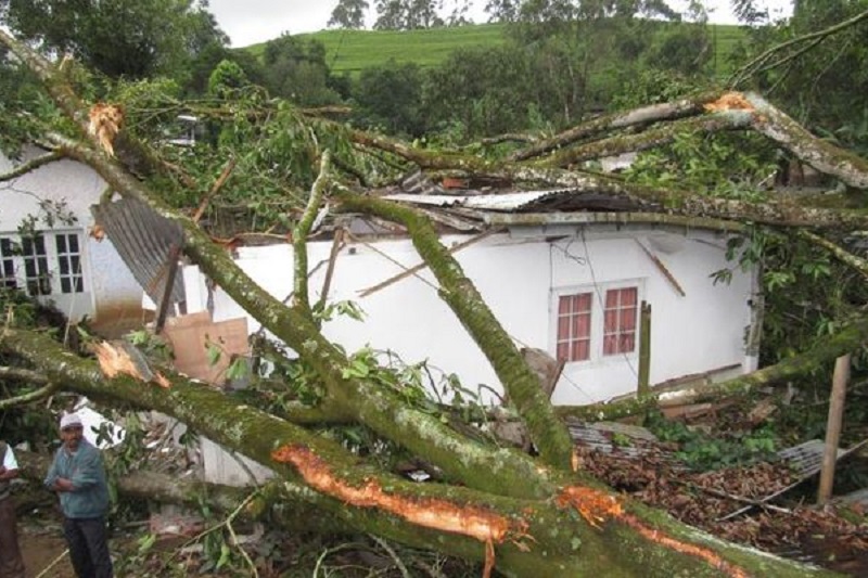 மட்டக்களப்பில் சூறாவளி - பல வீடுகள் சேதம்!