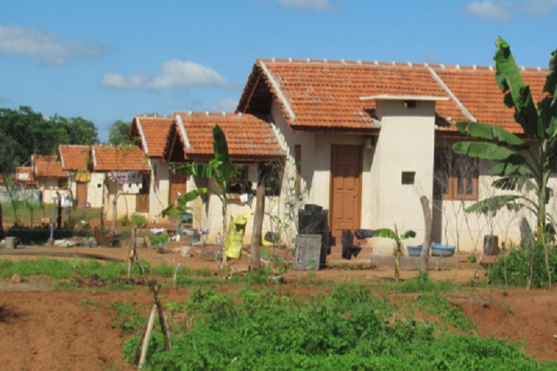 வீட்டுத்திட்டம் மூலம் மக்களை கடனாளிகளாக்காதீர்கள்! பாராளுமன்ற உறுப்பினர்கள் கோரிக்கை