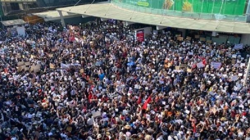 தொடர் அதிகரிப்பில் அத்தியாவசிய பொருட்களின் விலை - மக்கள் போராட்டம் வெடிக்கும் என எச்சரிக்கை!