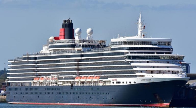 கொழும்பு துறைமுகத்தை வந்தடைந்த "குயின் எலிசபெத்" பயணிகள் சொகுசு கப்பல்