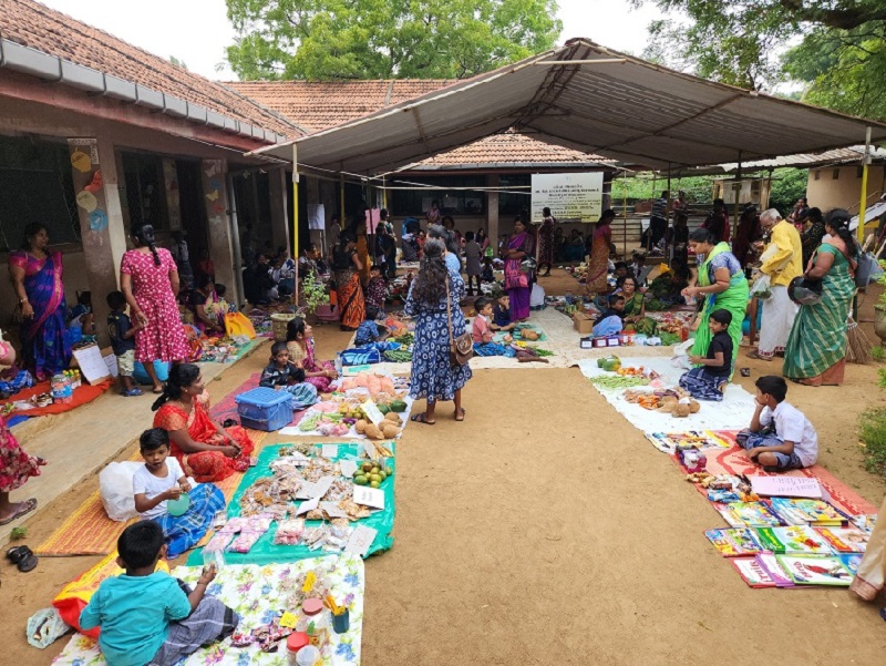 உடுப்பிட்டி அமெரிக்க மிஷன் கல்லூரி ஆரம்பப்பிரிவு மாணவர்களின் மாதிரிச் சந்தை வெகுவிமரிசை!