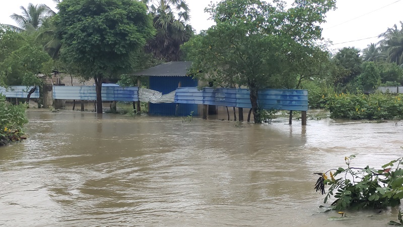 கிளிநொச்சியில் வான் பாயும் மற்றுமொரு குளம்! அவதிப்படும் மக்கள்
