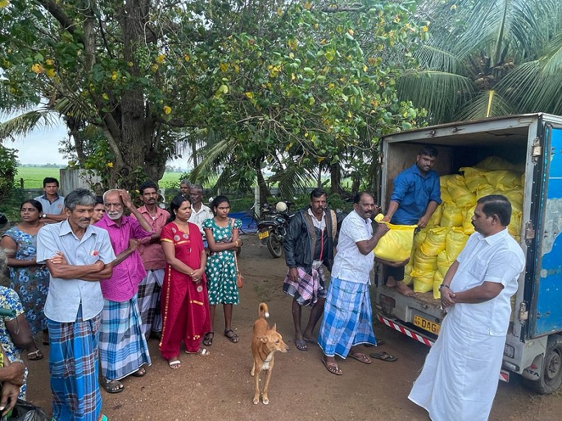 வெள்ளப் பேரிடரால் பாதிப்புற்றோருக்கு நிவாரண உதவி.
