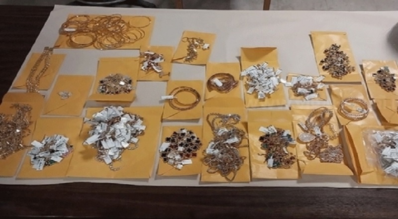 விமான நிலையத்தில் பல கோடி பெறுமதியான நகைகளுடன் இந்தியப் பெண் கைது