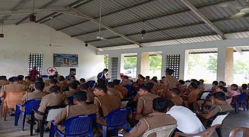 கிளிநொச்சியில் செஞ்சிலுவை சங்கத்தினால் நடாத்தப்பட்ட பொலிஸ் உத்தியோகத்தர்களுக்கான முதலுதவி பயிற்சி நெறி