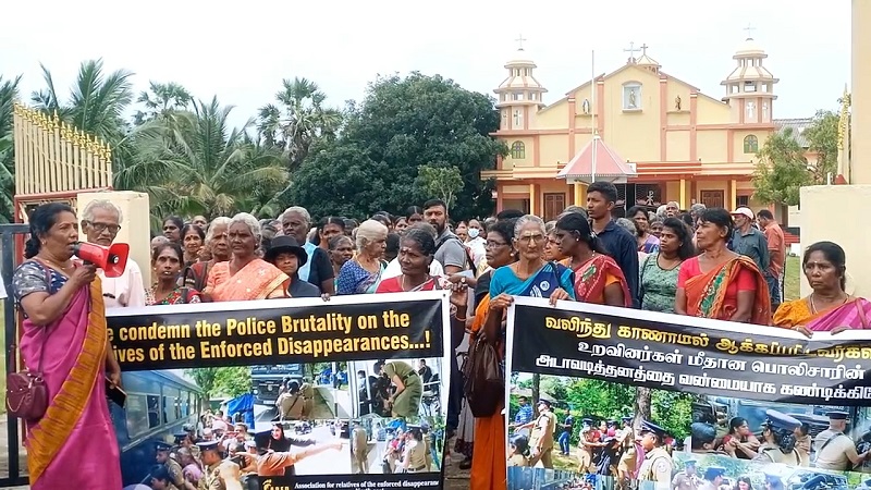 வவுனியா மாவட்ட தலைவியை விடுதலை செய்ய  வேண்டும்! முல்லைத்தீவில் போராட்டம்