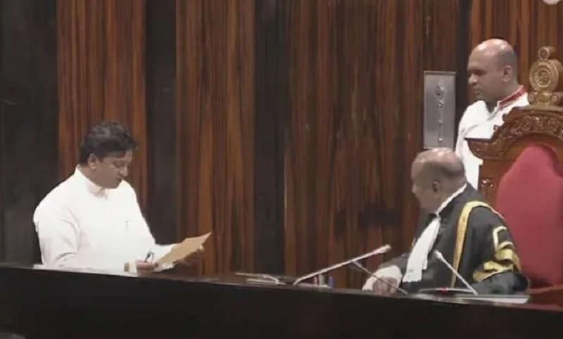 புதிய பாராளுமன்ற உறுப்பினர் சபாநாயகர் முன்னிலையில்   பதவிப்பிரமாணம்!