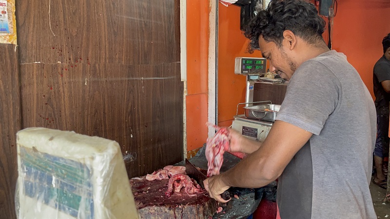 சடுதியாக குறைவடைந்துள்ள இறைச்சி மற்றும் முட்டை கோழிகளின் விலைகள்!