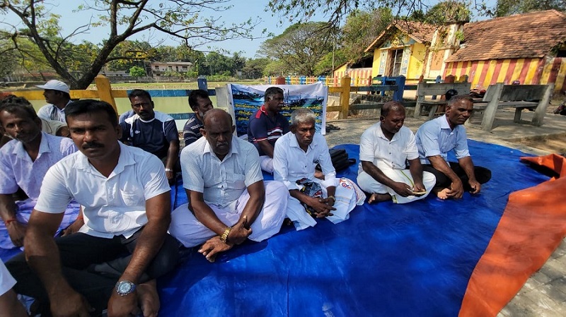 வடக்கின் கடல் வளம் சூறையாடப்படுவதற்கு எதிராக தொடரும் உண்ணாவிரதம்!