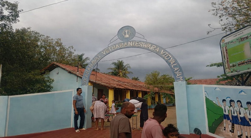 யாழில் அதிபர் இடமாற்றத்தால் முடங்கிய பாடசாலை: விடுக்கப்பட்டுள்ள கோரிக்கை!