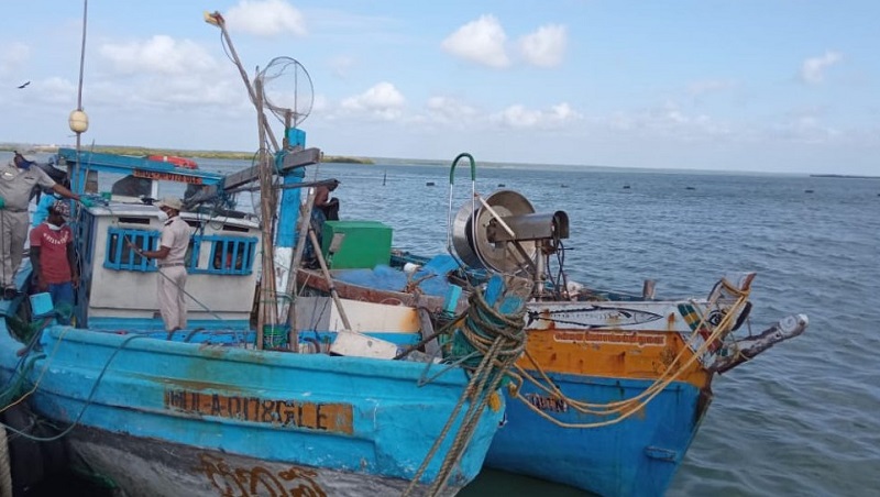 தனுஷ்கோடி கடல் வழியாக படகில் சட்டவிரோதமாக தப்பி செல்ல முயன்ற இலங்கை தம்பதி கைது!