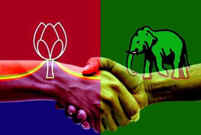 மொட்டிலிருந்து யானைக்குத் தாவிய எம்பி: மஹிந்தவிற்கு விழுந்த பேரிடி