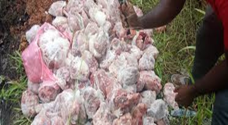 களுவாஞ்சிகுடி: 57.5 கிலோகிராம் பாவனைக்கு உதவாத கோழிகளின் இறைச்சி பறிமுதல்!