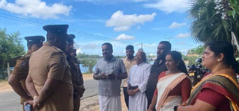 பொலிஸாரின் தடைகளை தகர்த்து மட்டக்களப்பில் கஞ்சி விநியோகம்!