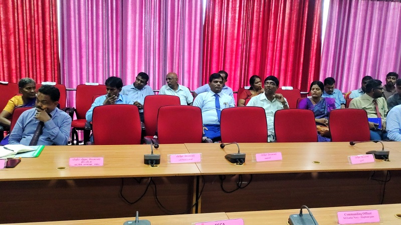 கிளிநொச்சி அபிவிருத்திக்குழு கூட்டத்தை பகிஸ்கரித்த அரச நிர்வாக சேவை உத்தியோகத்தர்கள்!