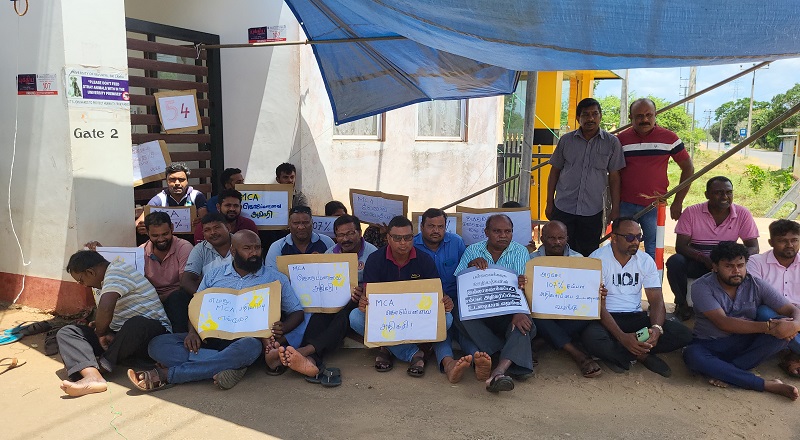 வவுனியா பல்கலைக்கழக கல்விசாரா ஊழியர்கள் சத்யாக்கிரக போராட்டம்