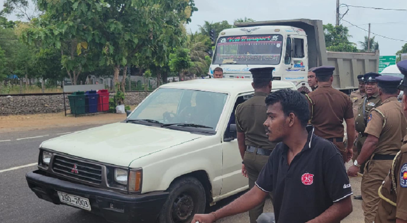 மீண்டும் வரும் வைத்தியர்அர்ச்சுனா! வரவேற்க சாவகச்சேரி வைத்தியசாலைக்கு முன்பாக திரண்ட மக்கள்