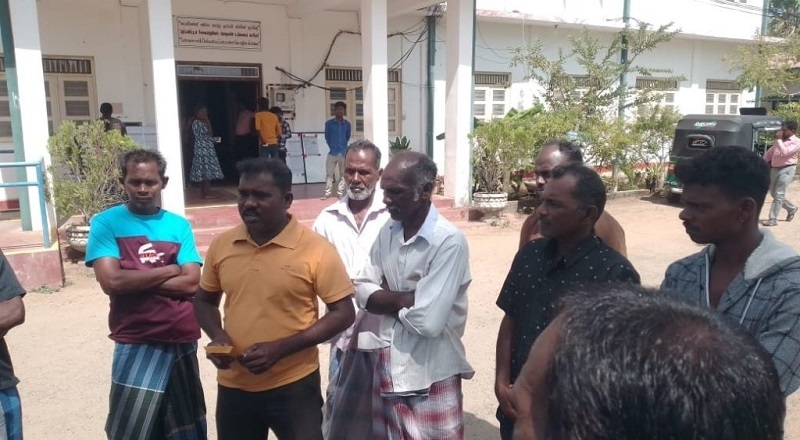 பழங்குடி மக்களின் காணிகளை வனத்துறை அபகரிப்பு!