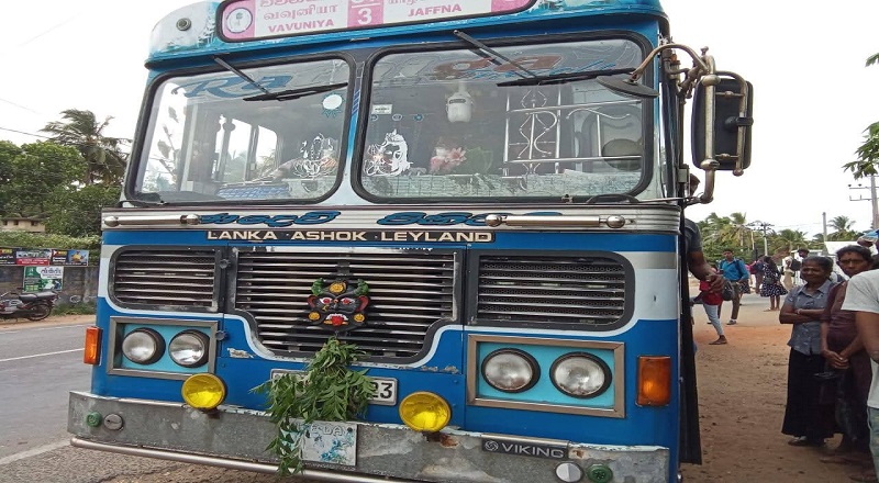 வவுனியாவில் தனியார் பேருந்து நடத்துநரிடம் மாணவர்கள் வாக்குவாதம்!