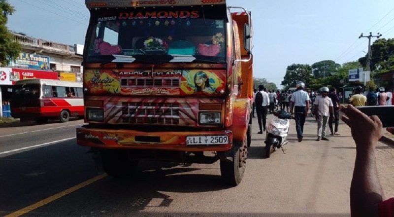 கிளிநொச்சியில் விபத்து; பெண் பலி - சாரதியை தாக்கிய பொதுமக்கள்