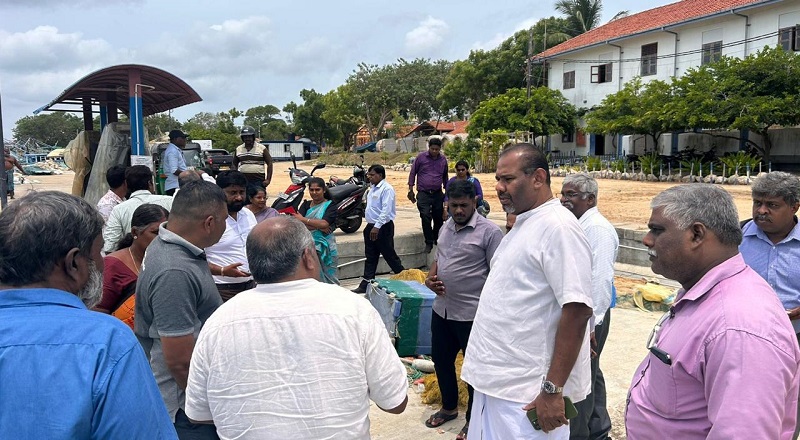 தென்னிலங்கை மீனவர்களால் தமிழ் மீனவர்கள் எதிர்நோக்கும் அழிவுகள்