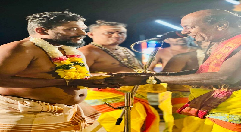 திருவிழாவில் மாம்பழம் ஒன்று 10 இலட்சம் ரூபாய்க்கு ஏலம்