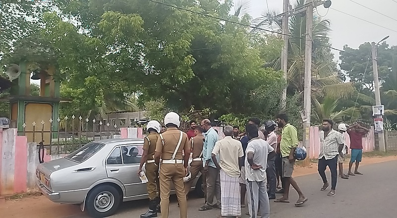 சாவகச்சேரியில் காருடன் மோட்டார் சைக்கிள் மோதி விபத்து: இருவர் படுகாயம்