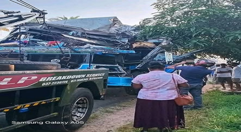 கதுருவெலவிலிருந்து கொழும்பு நோக்கி பயணித்த தனியார் பேரூந்து விபத்து !!!
