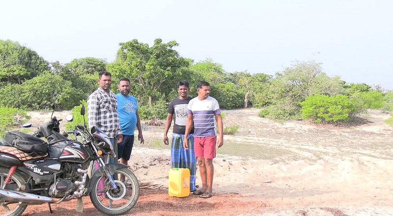 கட்டைக்காடு சென்மேரிஸ் வி.கழகத்தால் கசிப்பு முற்றுகை-சந்தேக நபர்கள் தப்பி ஓட்டம்!