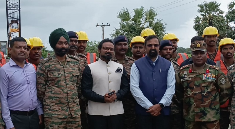இந்திய இராணுவத்தினரின் உதவியுடன் புனரமைக்கப்பட்டு வரும் பாலத்தினை யாழ் இந்தியத்துணைத்தூதுவர் சாய் முரளி பார்வையிட்டார்
