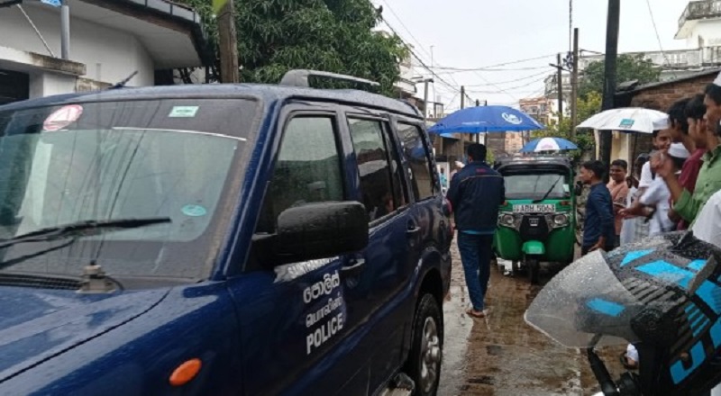 தூக்கில் தொங்கிய  பாடசாலை மாணவன் சடலமாக மீட்பு!