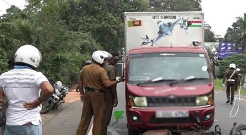 வவுனியாவில் போக்குவரத்து பொலிஸார்களை மோதிய லொறி சாரதி கைது!