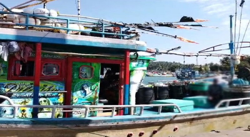 தெற்கு கடலில் போதைப்பொருள் விநியோகத்தில் ஈடுபட்ட படகுடன் ஐவர் கைது!