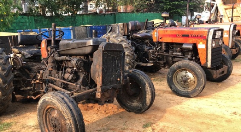 இரு உழவு இயந்திரங்கள் மீது துப்பாக்கிச் சூடு - கிளிநொச்சியில்