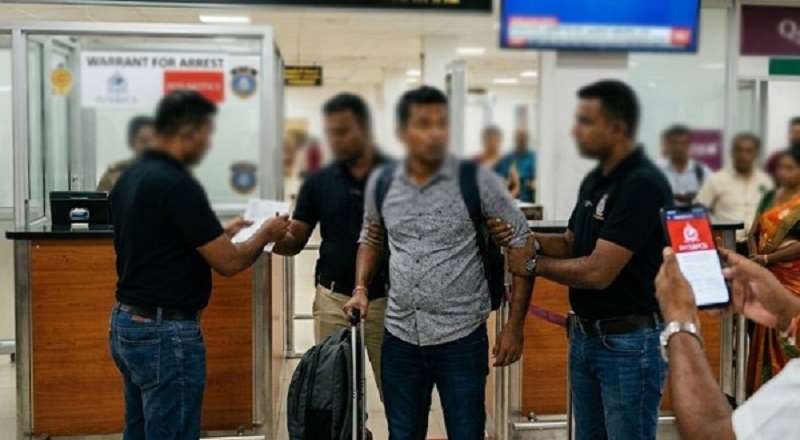 கட்டுநாயக்கவில் சிக்கிய சிவப்பு பிடியாணை சந்தேகநபர்!