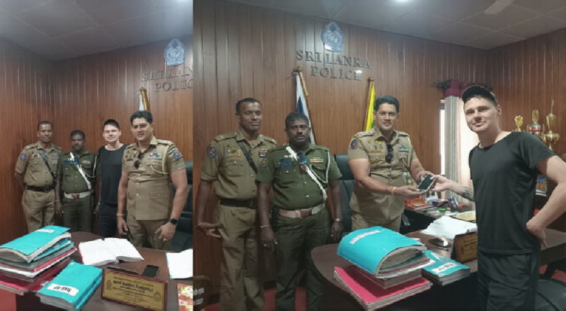 பேருந்தில் காணாமல்போன தொலைபேசி-இலங்கை பொலிஸாரை பாராட்டிய வெளிநாட்டவர்!