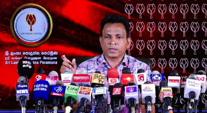 "நாடு செல்வந்தமானது எனக்கூறிவிட்டு மக்கள் ஒருவேளை உணவிற்கே வழியின்றி தவிக்கின்றனர்"!!