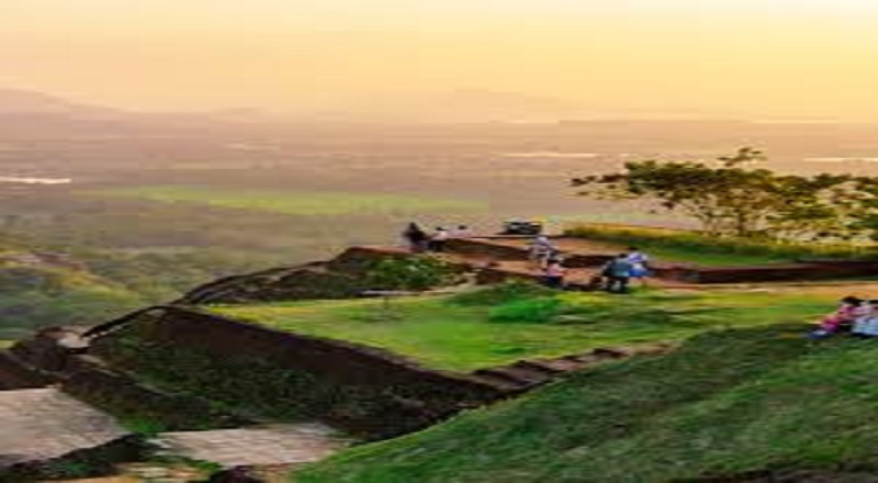 இலங்கை சுற்றுலாத்துறை: பயணிகளின் வருகை அதிகரித்த போதிலும் வருமானம் வீழ்ச்சி!