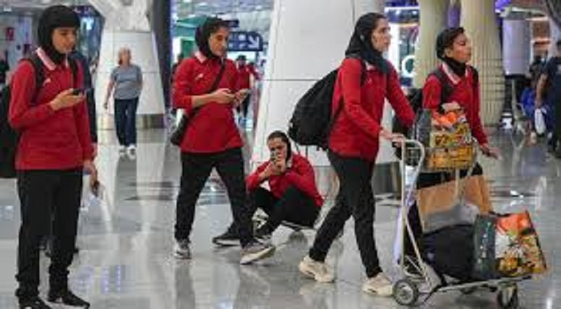 குடும்பத்தினருக்கு விடுக்கப்பட்ட மிரட்டலா? - ஈரானிய வீராங்கனைகள் நாடு திரும்பியதன் மர்மம்!