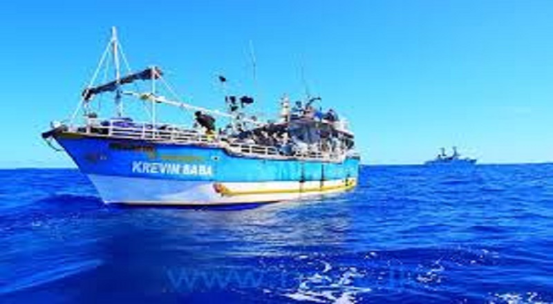 நெடுந்தீவில் அத்துமீறிய 7 இந்திய மீனவர்கள் கைது: இலங்கை கடற்படை அதிரடி!