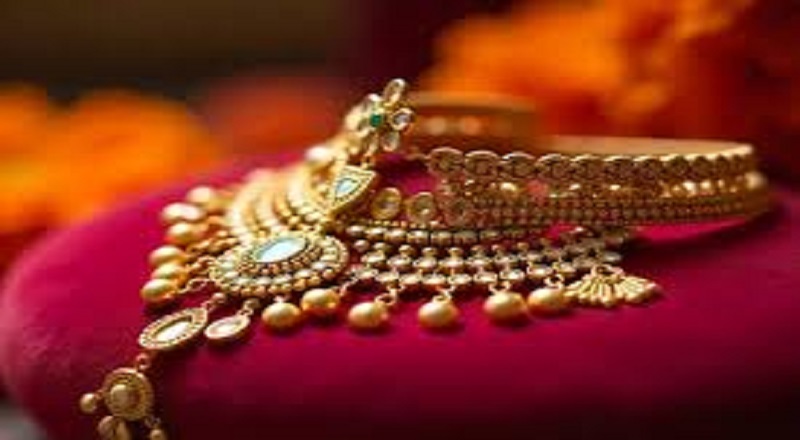 சர்வதேச சந்தையில் எகிறும் தங்க விலை - ஒரே நாளில் அதிரடி மாற்றம்!!