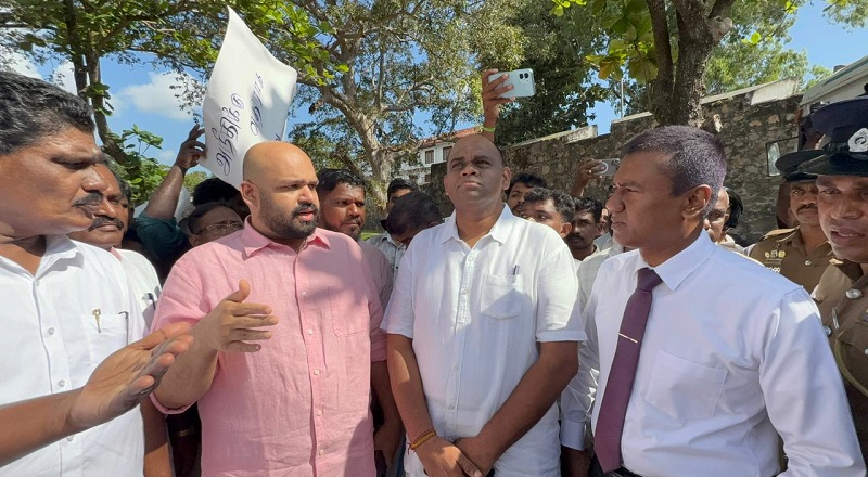 நீதி கிடைக்கும் வரை ஓயமாட்டோம்! கொடூர கொலையால் பாதிக்கப்பட்ட குடும்பத்திற்கு ஆதரவாகப் போராட்டம்.