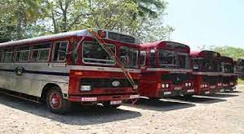 கவனக்குறைவாக பேருந்தை செலுத்திய சாரதி; சக்கரத்தில் சிக்கி உயிருக்குப் போராடும் பெண்.