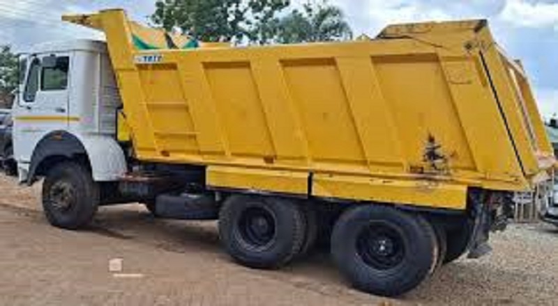 விசேட அதிரடிப்படையினர் அதிரடி: மணல் கடத்தலில் ஈடுபட்ட 4 டிபர்கள் சிக்கின!