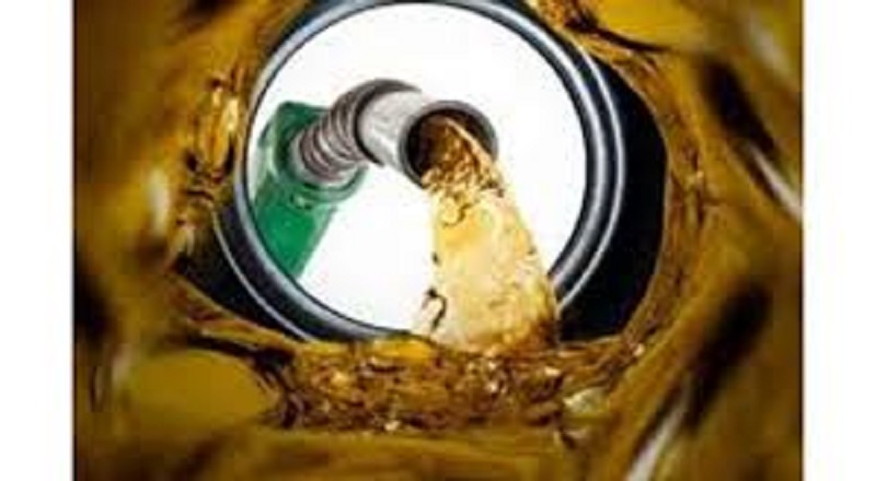 எரிபொருள் விலைக்குப் பின்னால் இருக்கும் பாரிய வரி மோசடி: ஆனந்த பாலிதவின் அதிரடித் தகவல்!