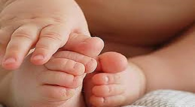 வறுமை காரணமாக குழந்தையை விற்க முயன்ற தம்பதியினர் கைது!