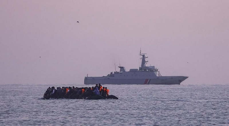 அகதிகளைக் கட்டுப்படுத்த பிரான்ஸ் - பிரிட்டன் இணக்கம்: 766 மில்லியன் யூரோக்கள் முதலீட்டில் புதிய ஒப்பந்தம்!